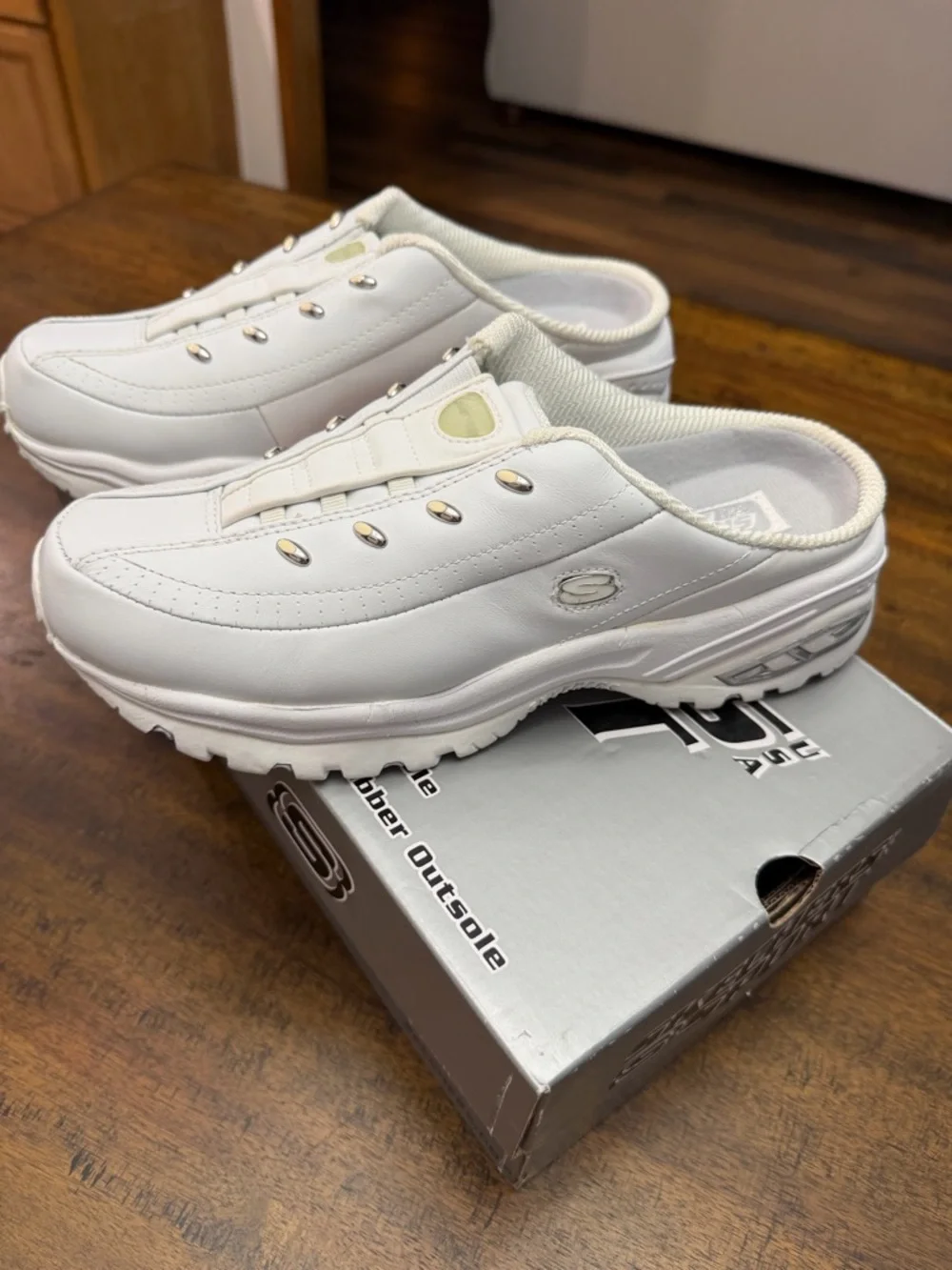 Skechers All-White Slip-On Bright Eyes - Picture 5 of 6